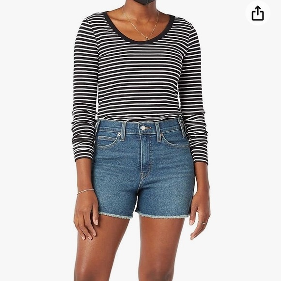 LEVI STRAUSS medium wash denim high rise 3” jean shorts ✨50% OFF BUNDLES✨ - Picture 2 of 9